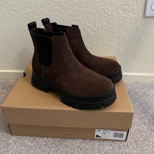 UGG Women's Ashton Chelsea Boot Size 7 Burnt Cedar